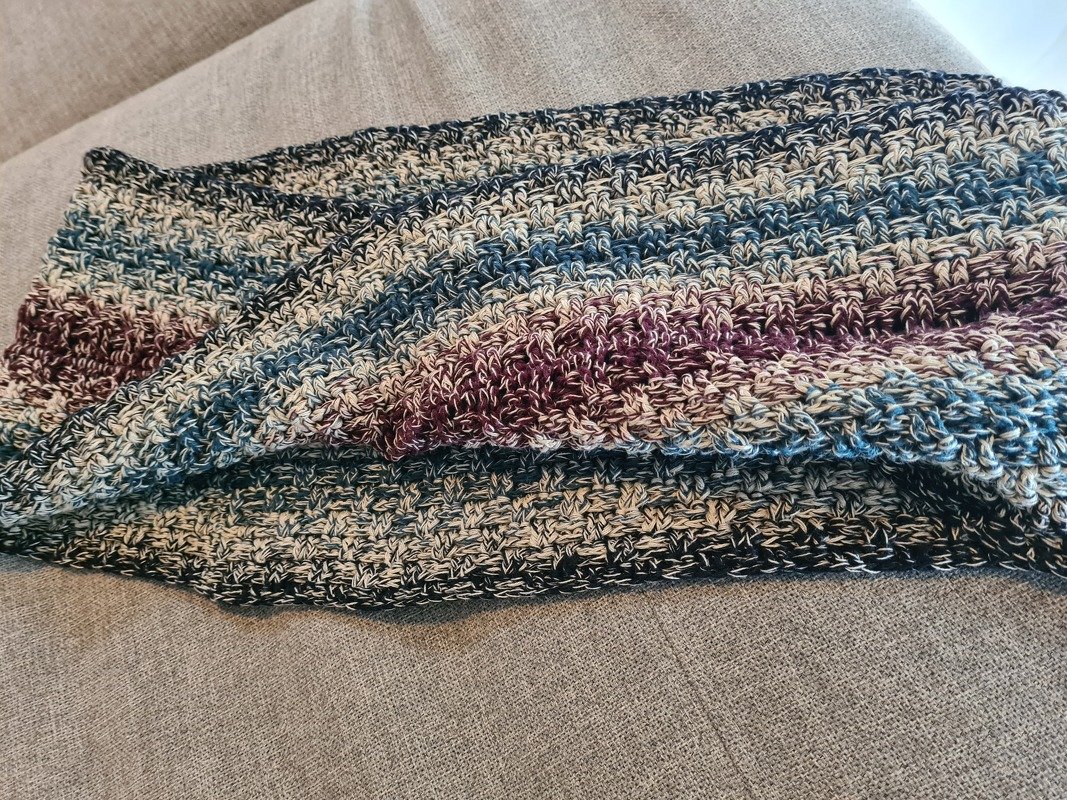 Free crochet pattern scarf // loop // cowl // moebius-scarf