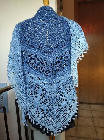 Eine gut geschriebene Anleitung und ein wunderbares Tuch, Verbrauch bei mir ca. 1800m; 3 fädiger Bobbel +Lurex; Nadel Nr.4