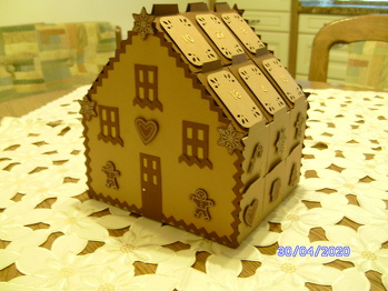 Ein Lebkuchenhaus. Grundlage ist das blau/weiße Häuschen.