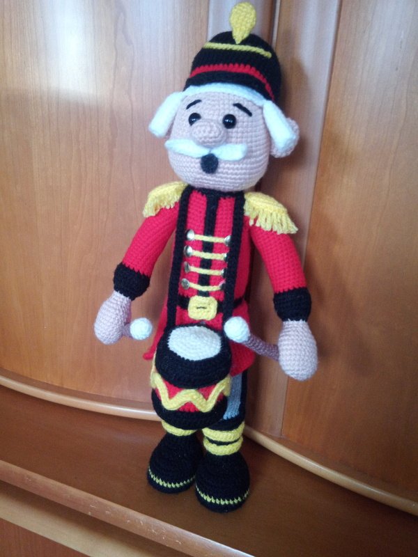 Häkelanleitung / Amigurumi / Nussknacker