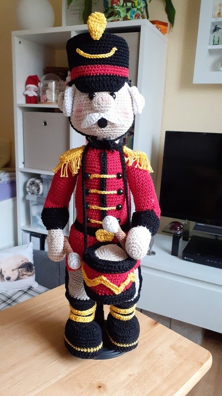 Häkelanleitung / Amigurumi / Nussknacker