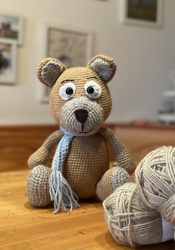 cuddling bear - crochet patterns