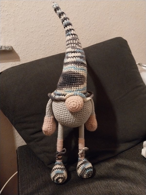 Wichtel Henry / stehend