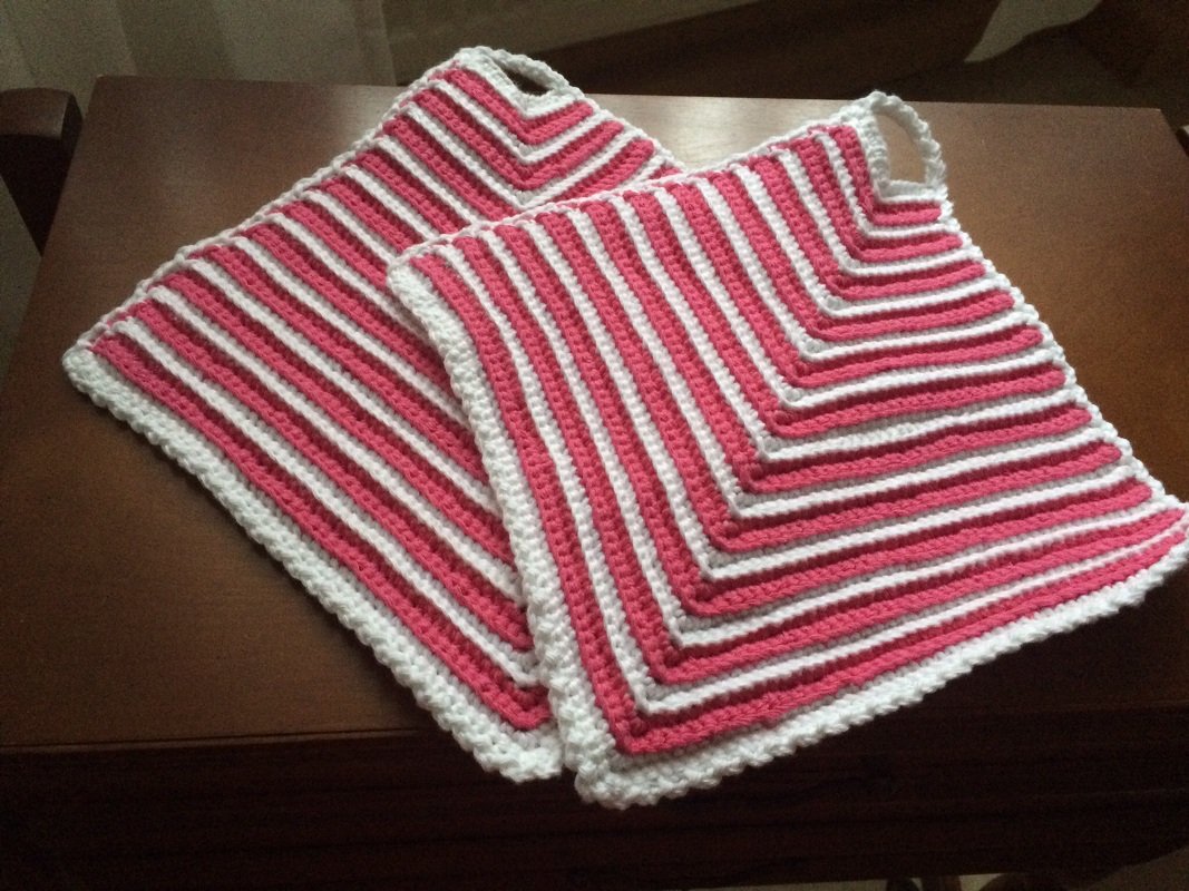 Häkelanleitung für einen Topflappen mit Aufhänger