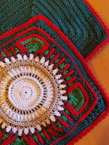 Habe aus dem wunderschönen Granny ein paar doppelte Weihnachtstopflappen mit glatter Rückseite gefertigt. Hat ganz viel Spaß gemacht nach der tollen Anleitung zu häkeln. Herzlichen Dank dafür ☺️