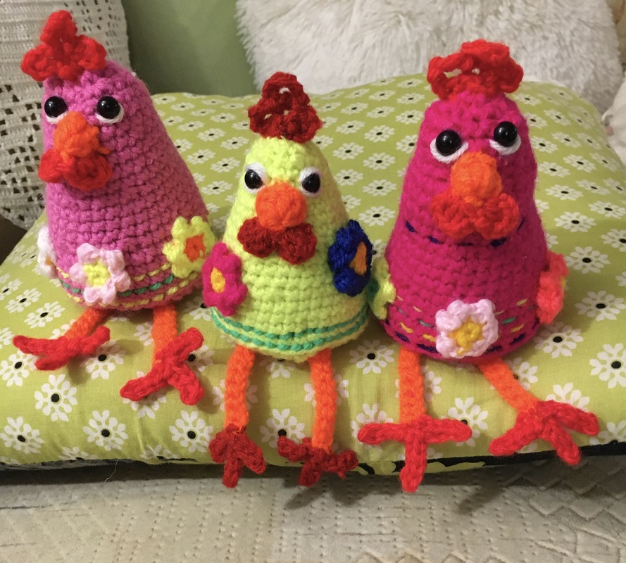 Kantenhocker und Hänge-Deko Hühner auf der Stange - einfach aus Wollresten