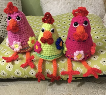 Es hat Spaß gemacht diese verrückte Hühner zu häkeln. Ostergeschenk