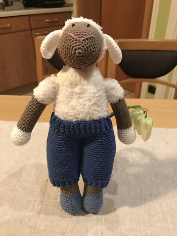 War ganz schön fummelig und hat auch etwas gedauert bis er fertig war! Aber ich finde, es hat sich gelohnt!