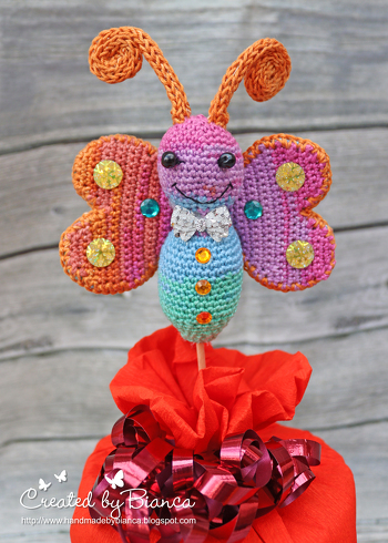 Feen-Schmetterling mit einem anderen Garn als empfohlen gehäkelt und trotzdem sehr niedliche geworden. Die Anleitung ist super gut erklärt.