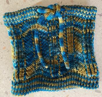 Anleitung ist sehr gut beschrieben. Für die Kordel habe ich meine alte Strickliesel wieder hervor geholt.