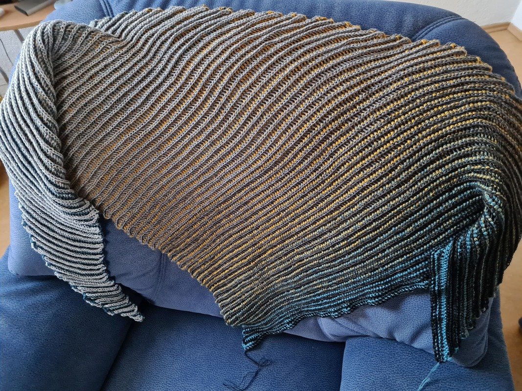 Pattern "Sudan" cuddly crochet cloth with a special color effect