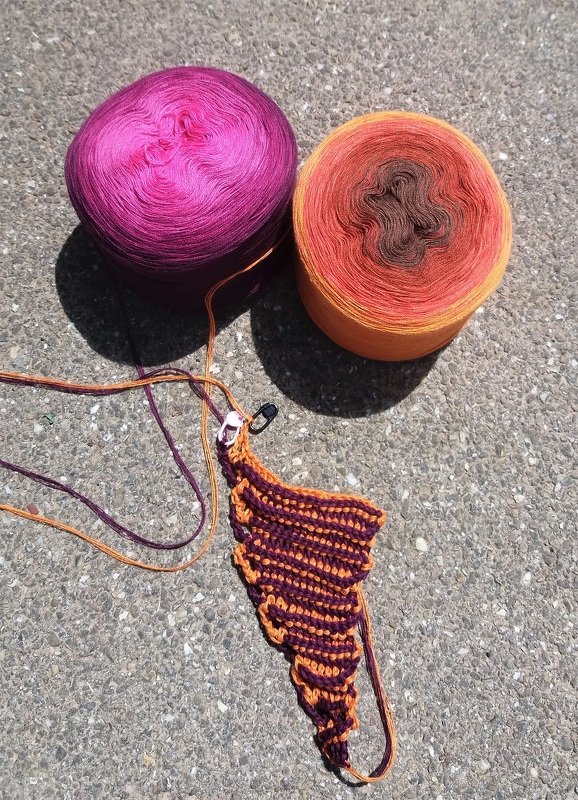 Pattern "Sudan" cuddly crochet cloth with a special color effect