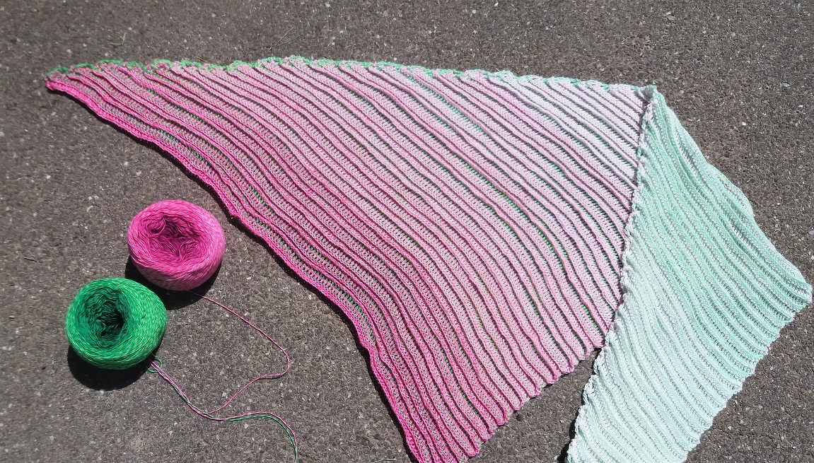 Pattern "Sudan" cuddly crochet cloth with a special color effect