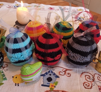 Hat super geklappt, gehen auch relativ schnell. Die Anleitung ist sehr gut geschrieben. Wirklich eine super Idee als kleines Mitbringsel zum Osterbrunch.