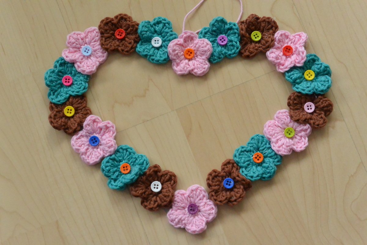 Blumiger Türkranz - Häkelanleitung kostenlos