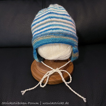 Tolle und gut verständliche Anleitung, vielen Dank dafür 🧶 Ich habe die Mütze allerdings rund auf einem Nadelspiel gestrickt, weil ich so ungerne Gestricktes zusammen nähe 🙃 Sie passt unserem Enkel perfekt und sieht ausgesprochen süß aus.