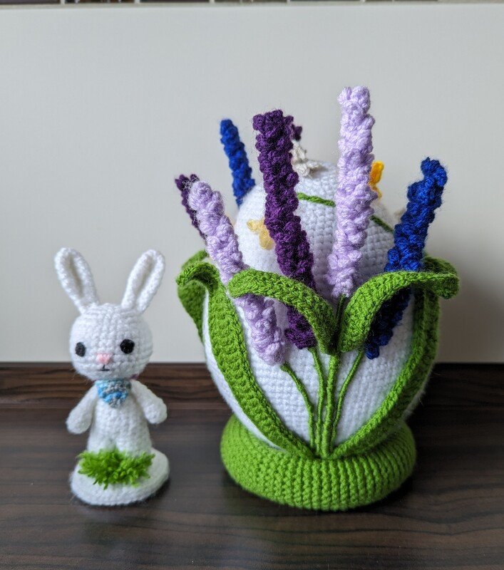 Osterei mit Lavendel und Hase Häkelanleitung Amigurumi