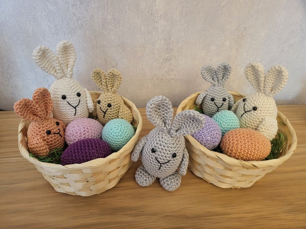 Häkelanleitung - bunte Ostereier oder Eier-Häschen in 2 Größen