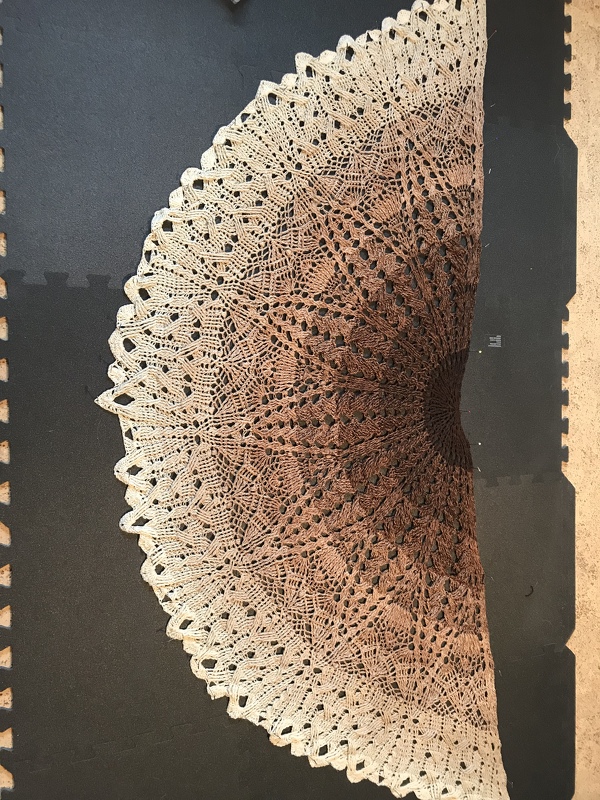 &quot;Geheimer Ort&quot;, halbrundes Tuch/Cape in 3 Größen zu häkeln