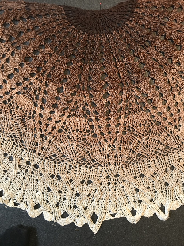 &quot;Geheimer Ort&quot;, halbrundes Tuch/Cape in 3 Größen zu häkeln