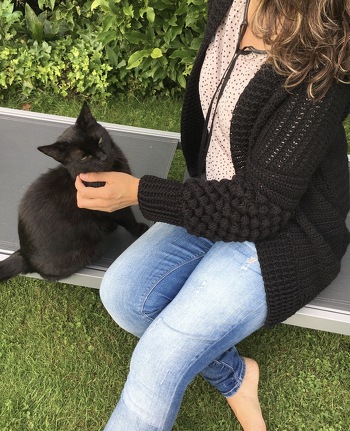 Schon vor einer Weile entstanden.
Ich liebe die Jacke 😍.
Meine Arbeit 🧶, mein 🐈‍⬛, mein Foto 📸.