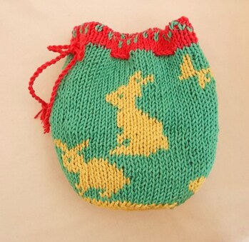 Das Stricken dieses süßen Säckchens hat wieder große Freude gemacht.