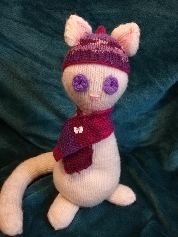 Free knitting pattern - Steffi the Cat
