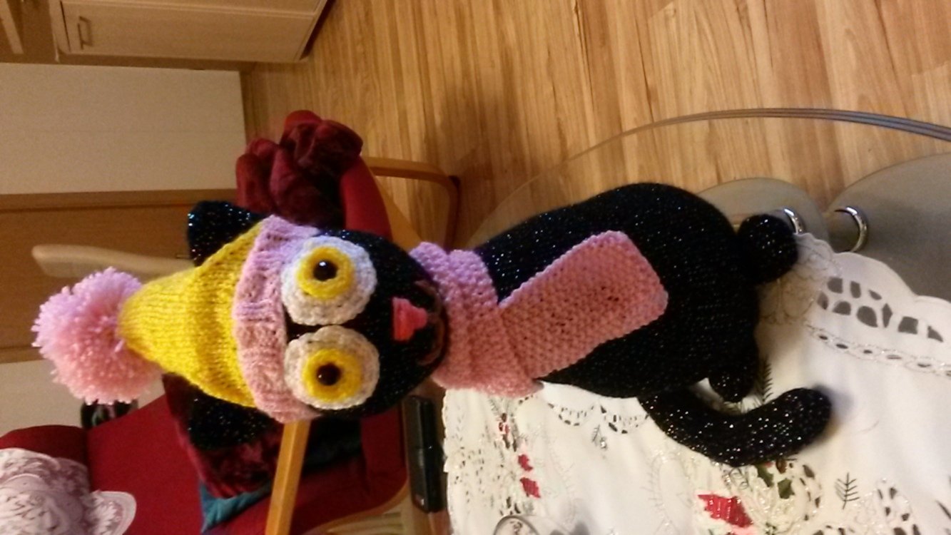 Free knitting pattern - Steffi the Cat