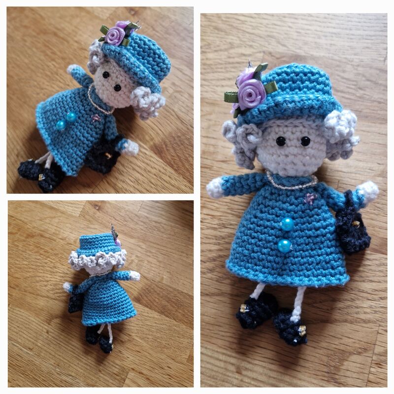 keychain Queen´s guard soldier and Queen Elizabeth England