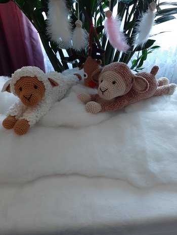 Ich finde das lämmchen sowas  von süss,da sind es gleich zwei gewurden.