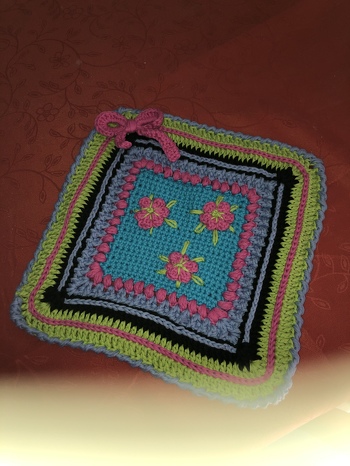 Highlight für Küche...... es hat Spaß gemacht diesen Topflappen zu häkeln. Und mit Petra Perles Anleitung war das wie immer ein leichtes. Anfängertauglich!! Aber Vorsicht, Suchtgefahr!!!