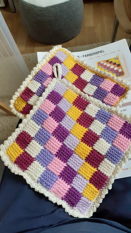 Häkelanleitung bunte Topflappen aus Wollresten