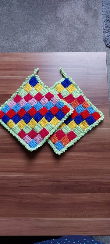 Häkelanleitung bunte Topflappen aus Wollresten