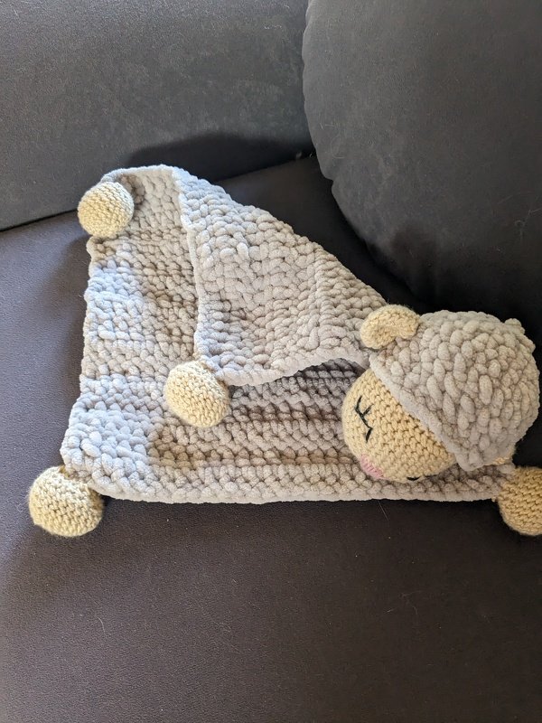 Crochet pattern for comforter / cuddly sheep