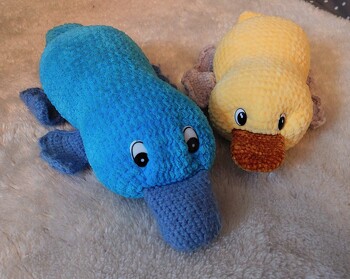 Tolle Anleitung. Die Schnabeltiere lassen sich problemlos in verschiedenen Größen häkeln.