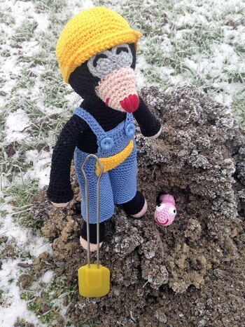 Rüdiger ist etwas kniffelig (nix für "Grobmotoriker :-) ). Die Anleitung für beide ist sehr detailliert und gut nachzuarbeiten.