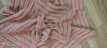 Eine mega tolle Anleitung es hat mir magst Spass gemacht dieses Tuch zu häkeln. Danke für deine Mühe und Idee.