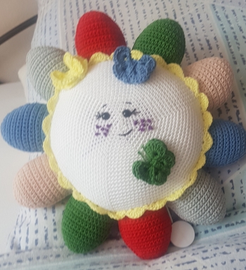 Die Anleitung ist super erklärt und auch für Anfänger geeignet 👍es hat sehr viel Spaß gemacht die Blume mit Spieluhr zu häkeln.