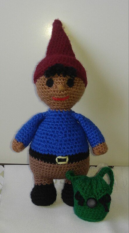 Gartenzwerg "Paul", Amigurumi, mit Rucksack