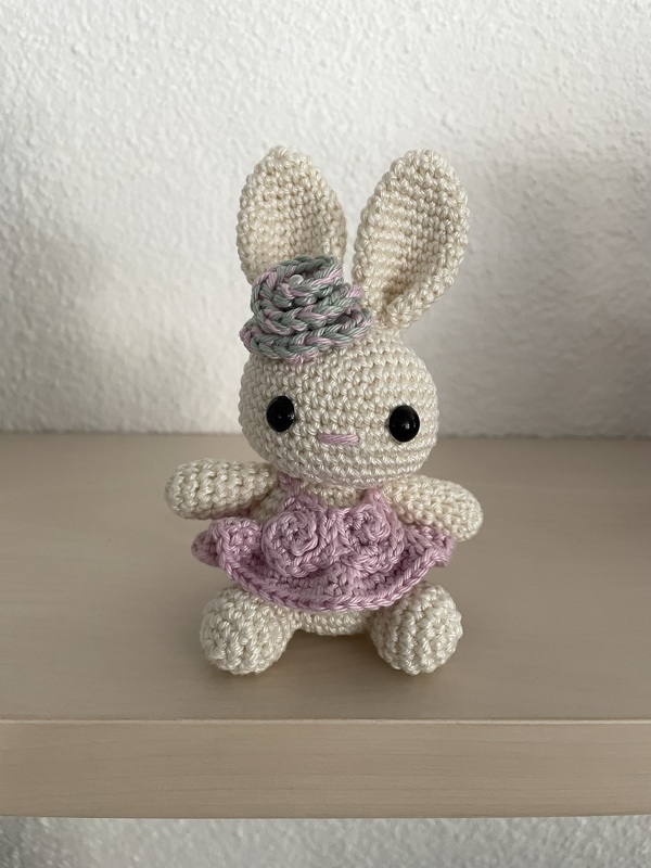 Crochet pattern bunny Mila PDF English- Deustch- Dutch