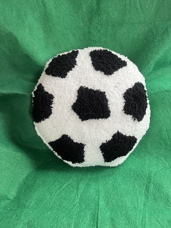 Fussball Kuschelkissen - Strickanleitung