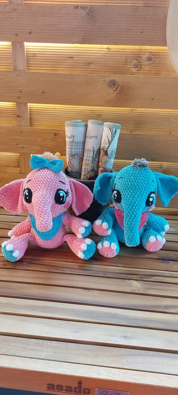 Tolle Anleitung,  habe den blauen Elefant zur Geburt verschenkt .Ist gut angekommen.