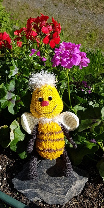 Prima Anleitung 🤗
Ich habe es schon im Entstehungsproßes verfolgt. Sie ist einfach zu niedlich.
Anleitung ist gut geschrieben und leicht nachvollziehbar.