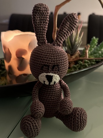 Ein kleiner Grinsehase