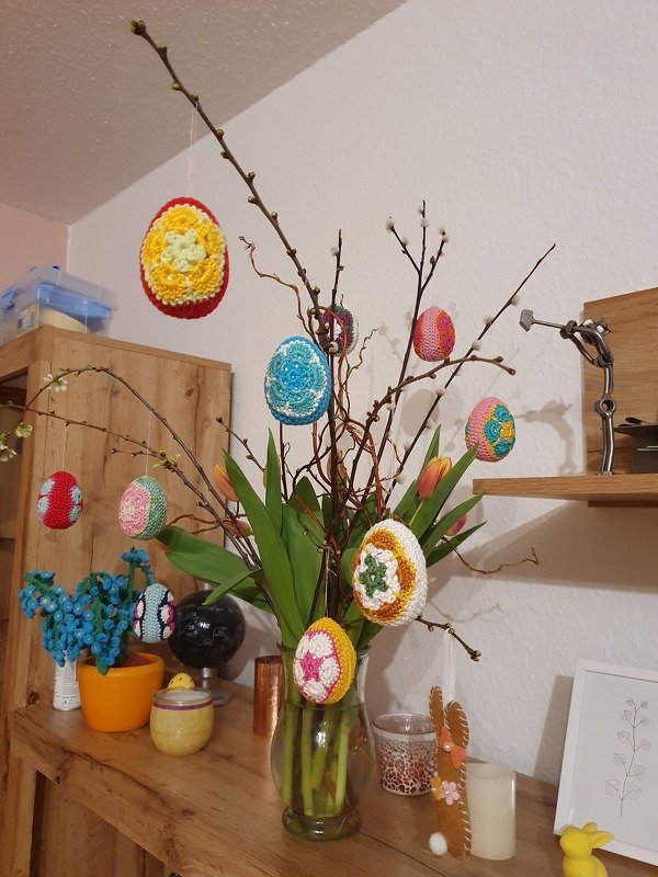 Easter eggs crocheted with African Flowers