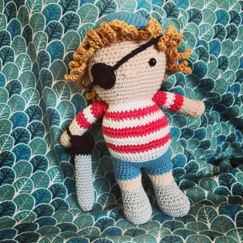 Ganz zauberhafte Anleitung. Sehr  detailliert und mit lustigem Zubehör für Piet den Piraten. War mit Sicherheit nicht meine letzte Anleitung von Kuestenmasche 🤗