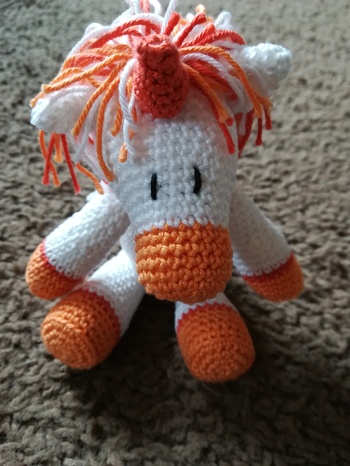 Die Anleitung ist gut nachvollziehbar und auch für Anfänger sehr gut geeignet. Das Einhorn ist wirklich sehr schön, hat eine angenehme Größe und war ganz schnell fertig.
Der Kauf hat sich auf jeden Fall gelohnt. Vielen Dank!