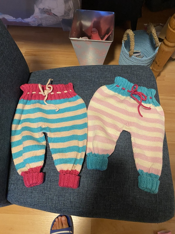 Baby pants - 3 sizes - knitting pattern