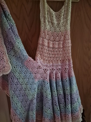 Als Kleid mit 12 Zacken