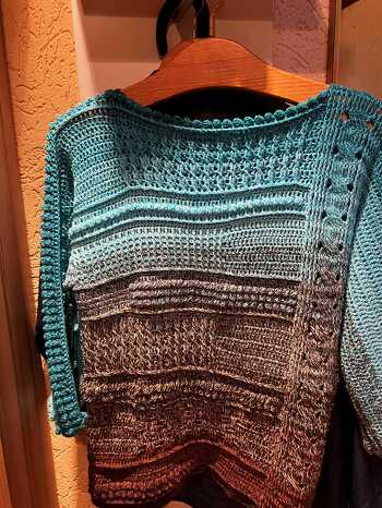 Meinen Patchy Pulli habe ich genau nach der Anleitung für G. 36/38 gehäkelt. Und was soll ich sagen, er passt ... und es wird nicht mein letzter sein :)